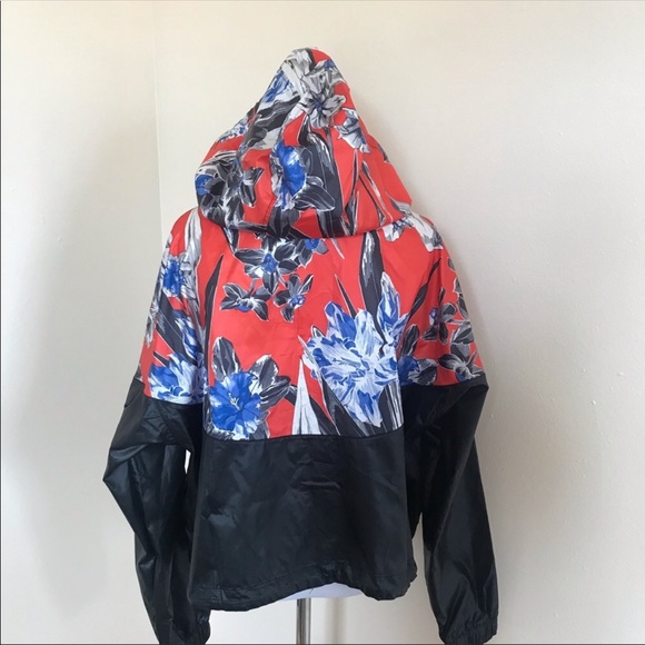 NEW Nike Women’s Sportswear Windbreaker floral - Picture 8 of 9